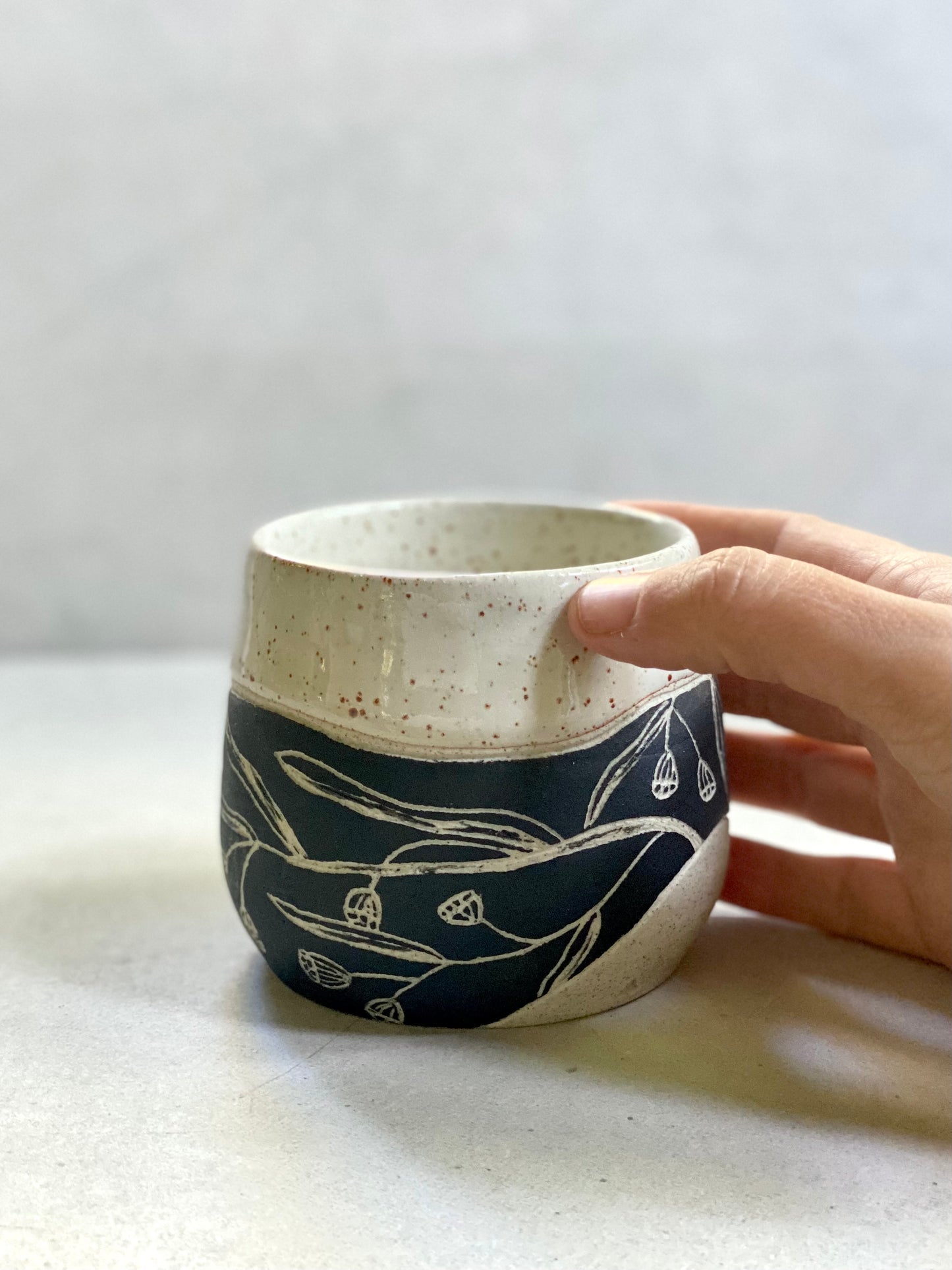 ‘RIVER GUM’ hugger mug ~ dark (300ml)