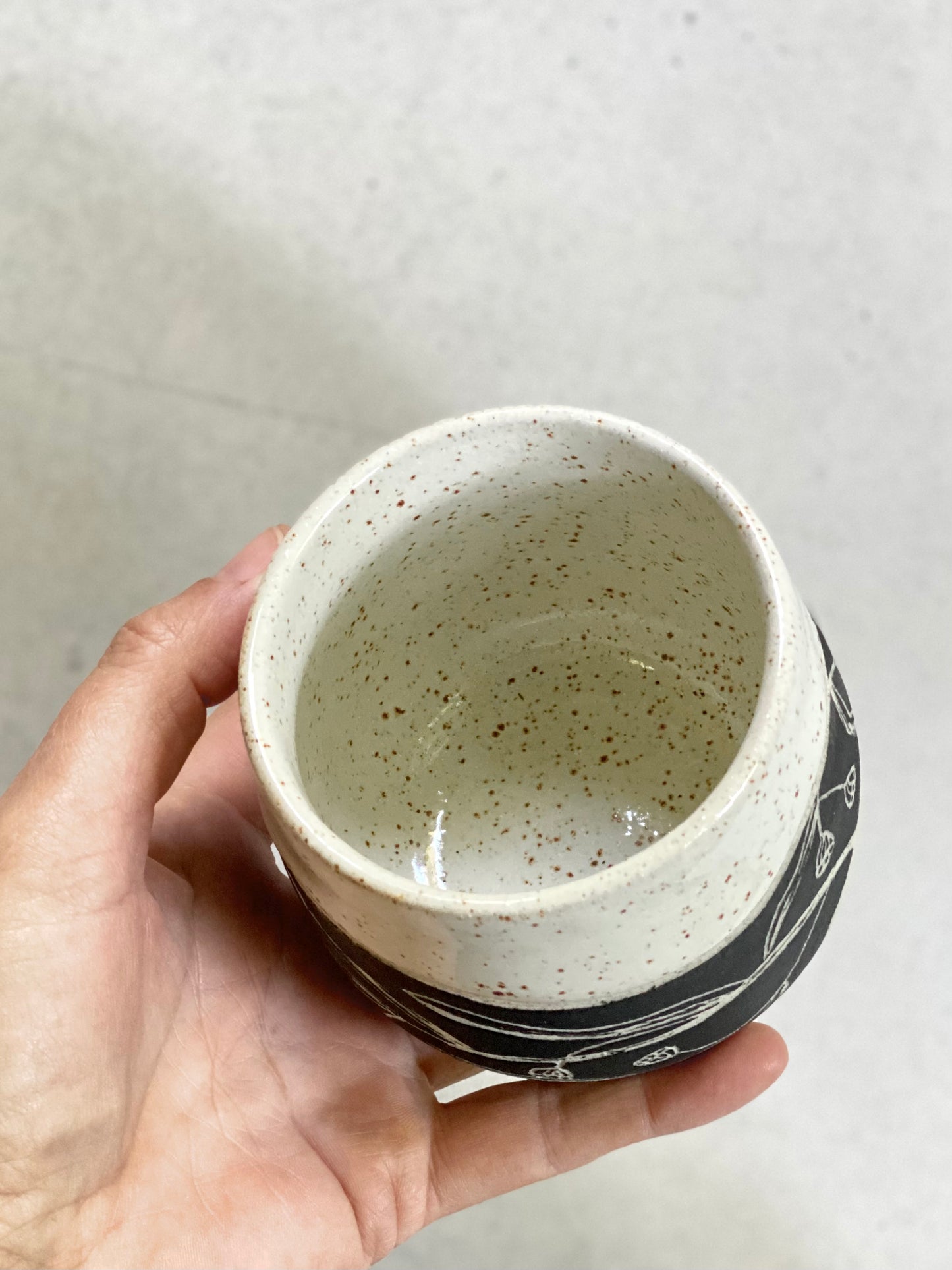 ‘RIVER GUM’ hugger mug ~ dark (300ml)